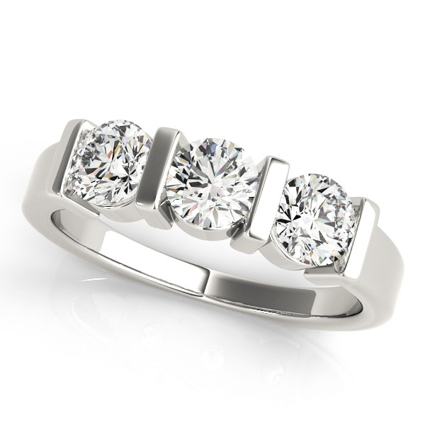 ENGAGEMENT RINGS 3 STONE ROUND