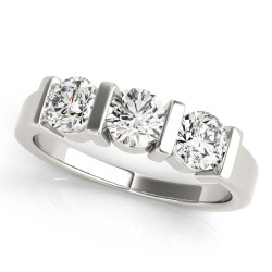 ENGAGEMENT RINGS 3 STONE ROUND