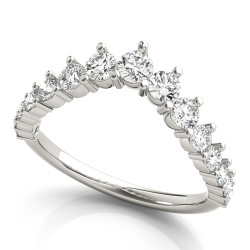 CHEVRON GRADUATED DIAMOND BAND